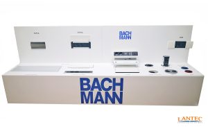 Base eléctrica K45 embornamiento a tornillo con obturador de protección roja Simon. Ref: K01-6