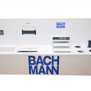 Base eléctrica K45 embornamiento a tornillo con obturador de protección roja Simon. Ref: K01-6